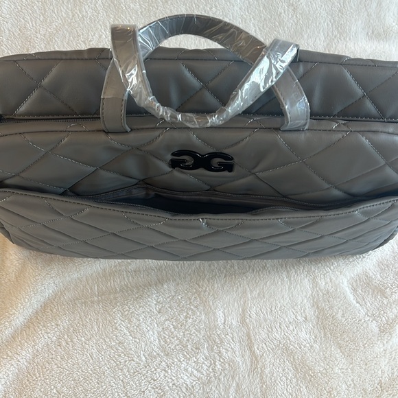 NWT, Gilda Paris Quilted Weekender Bag.Gray - Picture 3 of 11
